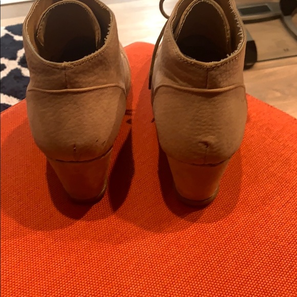 Free choice size 8 1/2 tan wedge with tie - Picture 4 of 6